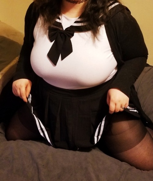 thatspookyfeeder:  slutty-goth-dolly:  I got my first seifuku ❤️🌸⭐️  I’m cute valid8 me   You are adorable and your parking has been validated 