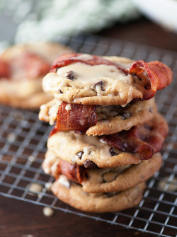 lustandgunsmoke:  fullcravings:  Bourbon Bacon Cookies  sumisa-lily, this looks like it’s right up your alley.  Perfect!  Bourbon for me and bacon for you. Perfectly paired. ♡