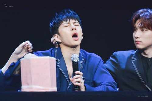 officialrovix:180426 Ken @ Hapjeong Fansign | © awaKEN