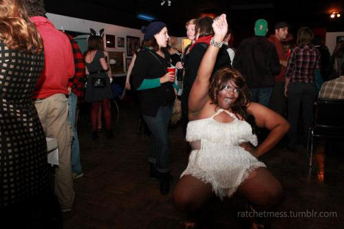 ratchetmess:  He’s working it. It’s a he.