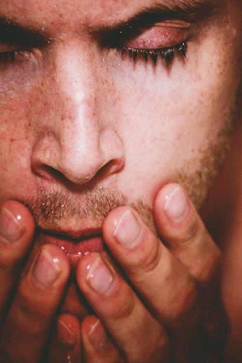 wellcometothedarkside:  (◕‿◕✿)| request by anon 