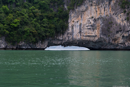faustinepau:  (via Sous l’objectif … - Vietnam. Partie 1 baie d’Halong:. Une variété de formes et de