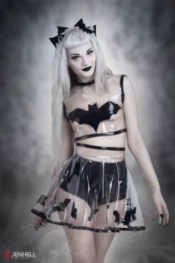 Gothicandamazing:    Model: Victoria Lovelace Clothing And Accessories: Bat Bows
