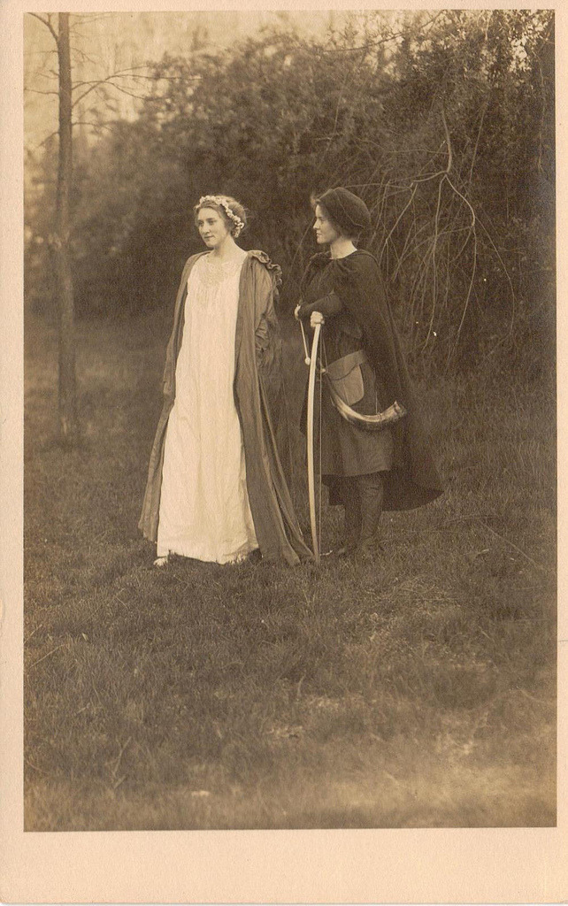  Women of the theatre. 