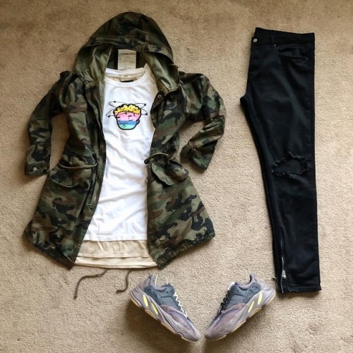 I know
Something only I know
I got super powers but that’s something only I know
👕 @smokeriseofficial camo parka / @superduperkyle light speed tour tee / @pacsun layering tank
👖 @mnml.la m1
👟 @adidas GR mauve 700s (yeah I know they sat on shelves for...