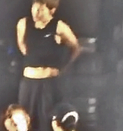 bb-couple-live:  praise be to minseok’s abs °˖✧◝(˘▾˘)◜✧˖°  