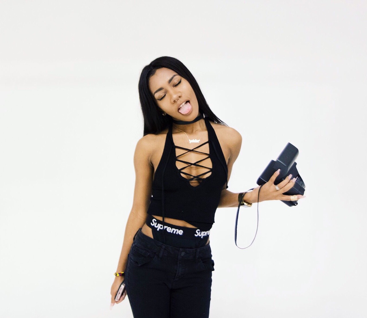 lyjerria:  that girl who won’t put down the polaroid camera