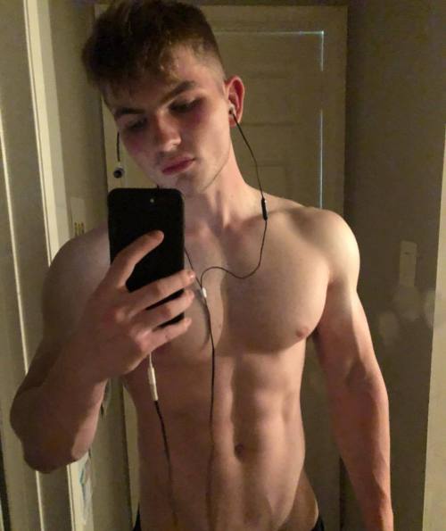 6daddymilk9: apex7892: sexyfantasybro:  Badly want it  Oh Daddy…….dont Stop!