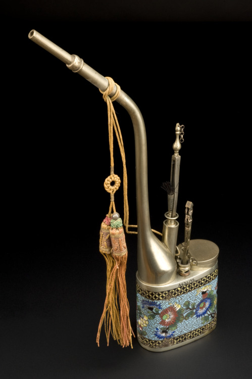 A Chinese water pipe, likely for the smoking of opium, early 1800s. By the time when this was made, 