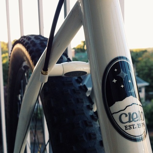 thecycledlife:  Cielo is built and ready to hit the singletrack tomorrow. Thanks @angrycatfish @chri