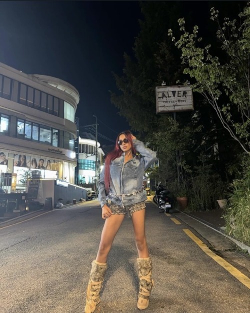 Lara In Korea 09.16.24