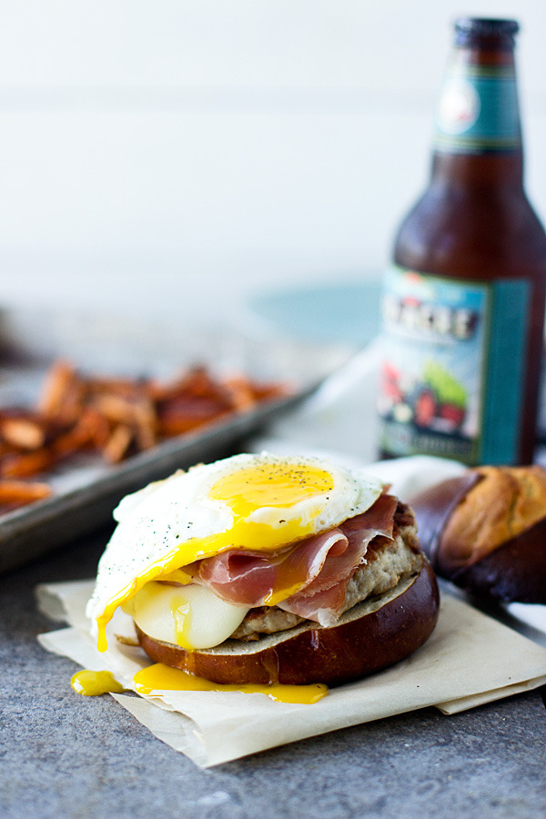 foodffs:  Croque Madame Chicken Burgers Really nice recipes. Every hour. Show me