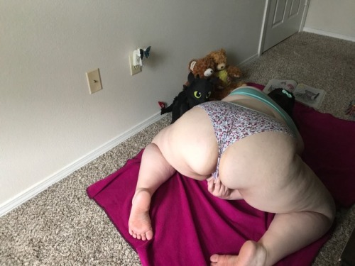 littleandblue: Floor play makes this little girl squirmy and wet ☺️