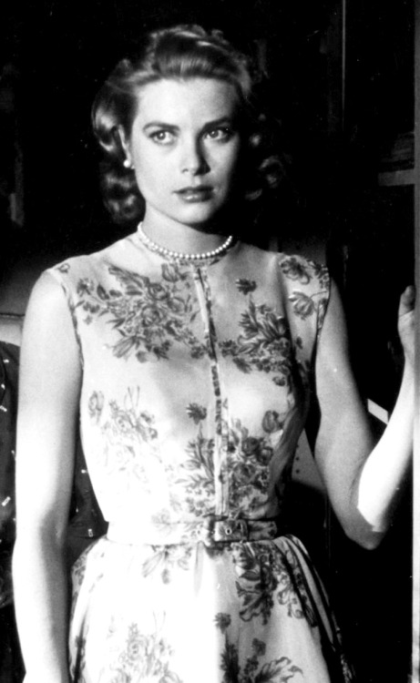 goldenageestate: Grace Kelly ~ Rear Window, 1954