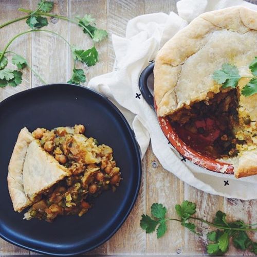 Tonight’s Sunday dinner is samosa pot pie with chickpeas!!! Samosas and pot pies are two of my