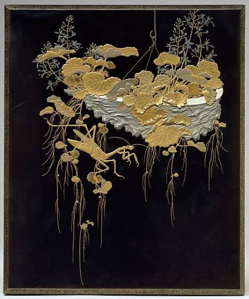 gardenofthefareast: 花草蟷螂蒔絵色紙箱  Shikishi (square calligraphy paper) Box with Design of Flowers and Pr