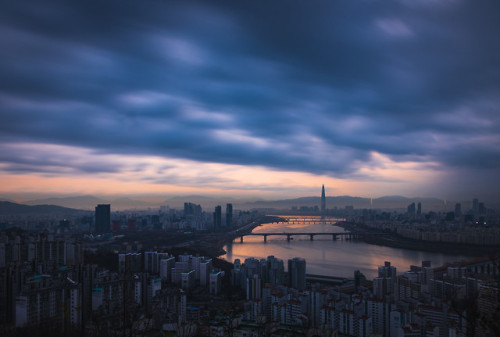 Evolution of a sunrise.Maebongsan Mountain, Seoul.