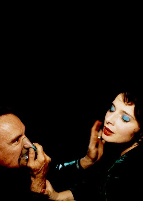 Dennis Hopper and Isabella Rossellini in Blue Velvet (1986).