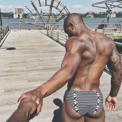 kevincarnell:  Say you’ll never let me go  this is some thunderous underbutt