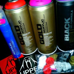 fatbombers:  What I suprised my baby with for our 14 month anniversary ♡ #graffiti #spraycans #spraypaint #montana #montanacans #black #upperplayground #caps #anniversary #bombing #art #graffitilover #pdx #tagging #present #instagram http://bit.ly/VB9o99