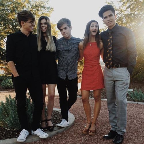 lxkekorns:lukekorns: we went to a wedding x/x/x/x 