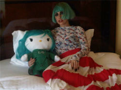 burqapop:  Lady Gaga + Bed Selfies 
