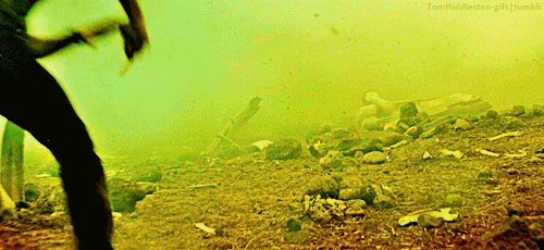 tomhiddleston-gifs:Marlow ! Sword !