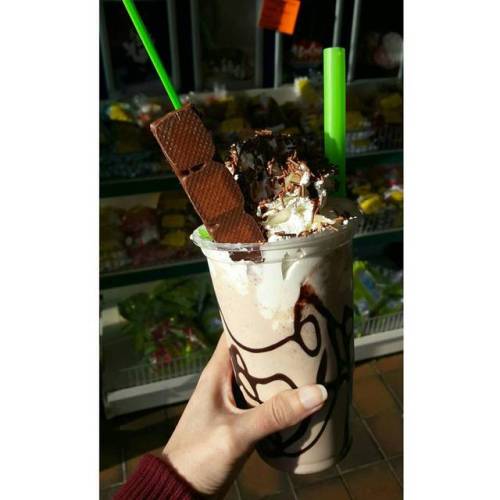 I miss the sun and ice cream and shakes by the beach (esp. this kinder bueno shake w/ mounds of whip