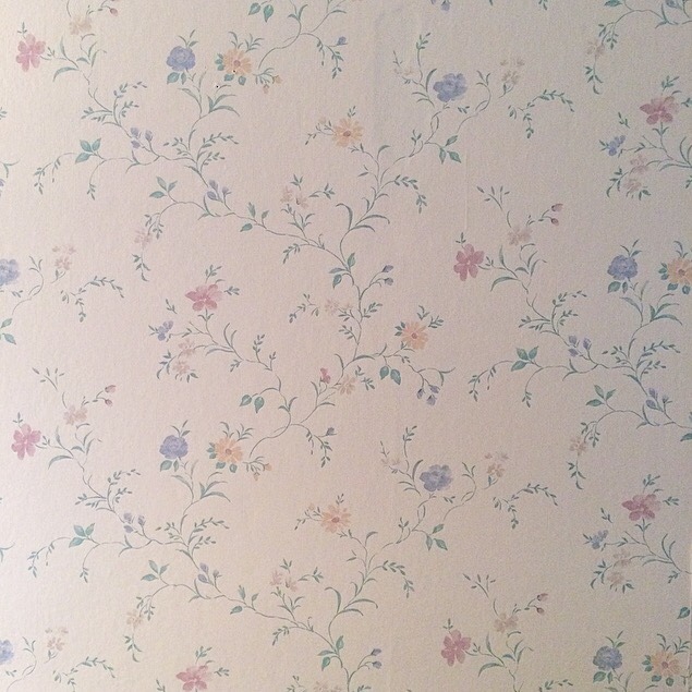 spunhk:the cutest sweater &amp; wallpaper at my grammas house :0)
