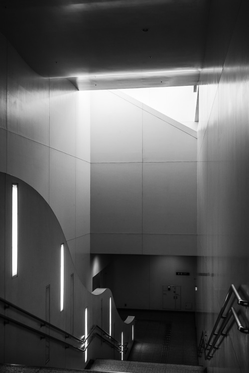 shinjiaratani:metro station, Tokyo ©shinji aratani