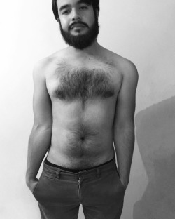 dragonblanco:Me gusta cómo está cambiando mi cuerpo. Also: debo recortar mi barba.