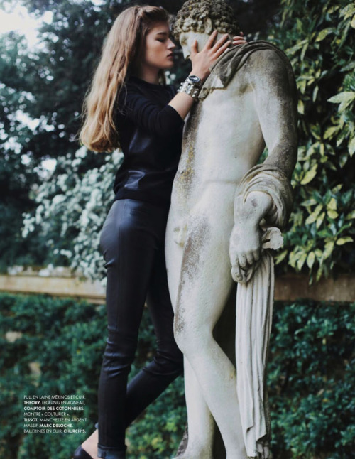 Molly Smith with sculpture in “Chérie Noire” for ELLE France, June, 2013. Photogr