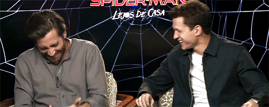 rebelmeg:  gyllenhaaldaily: (x) I love that A) Jake Gyllenhaal is VERY STRESSED about
