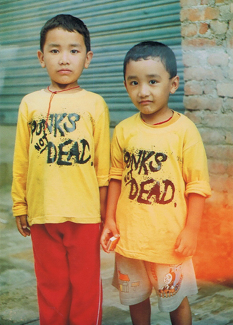 moonwavez:  punks not dead by yoagna on Flickr.   That’s right fuckers punks alive and kicking the shit out of shit