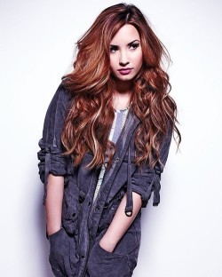 Demi Lovato | via Tumblr en We Heart It. http://weheartit.com/entry/68755394/via/KeiyuOliveros