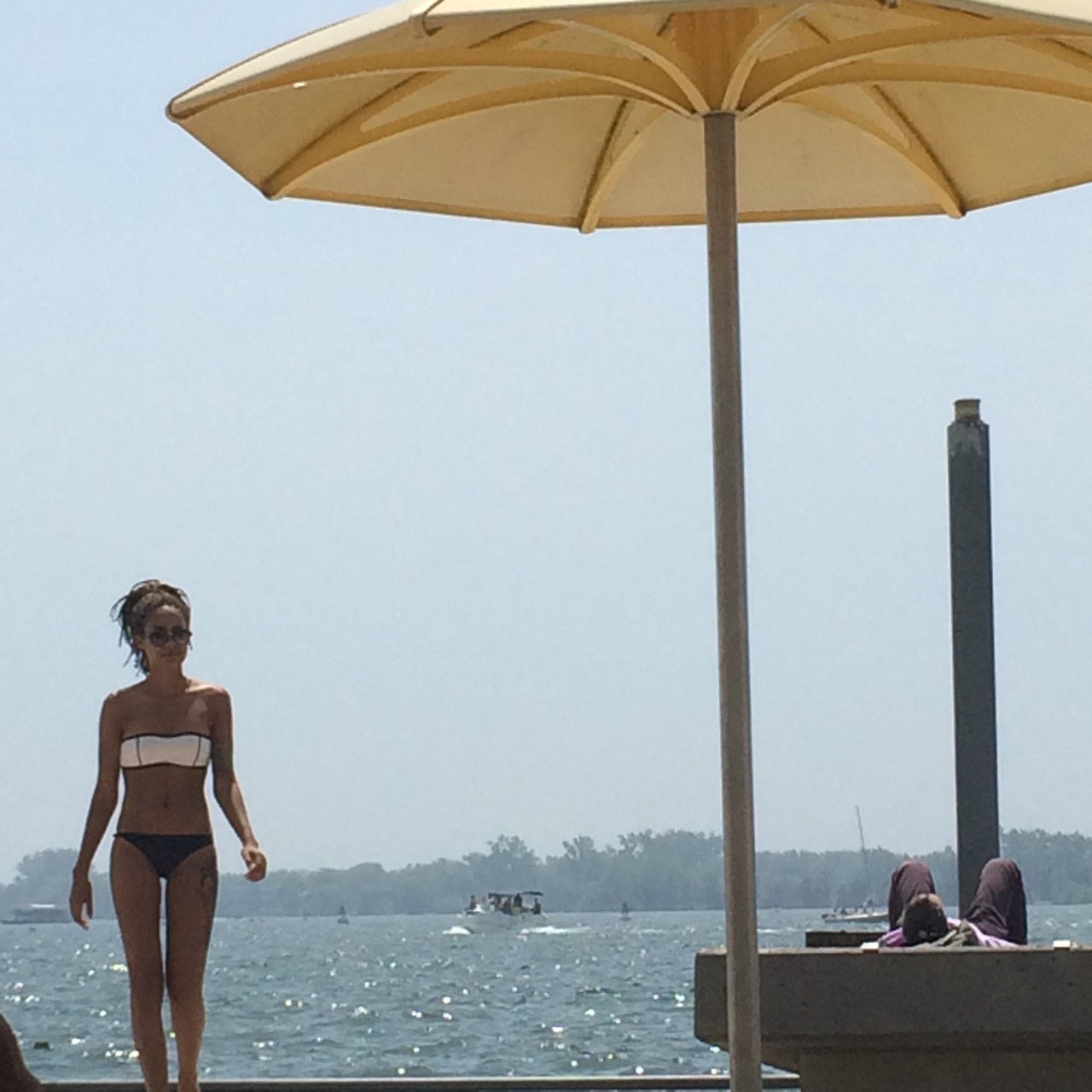 4or7:  2jam4u:  we went to the beach today and Jas looked like a Bond girl and I