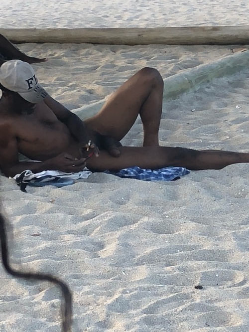 gainzzzz:  Pt. 2! I couldn’t get over this monster dick today at the beach. I wanted to slurp that up so badly!