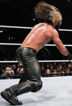 all-day-i-dream-about-seth:  Are his pants