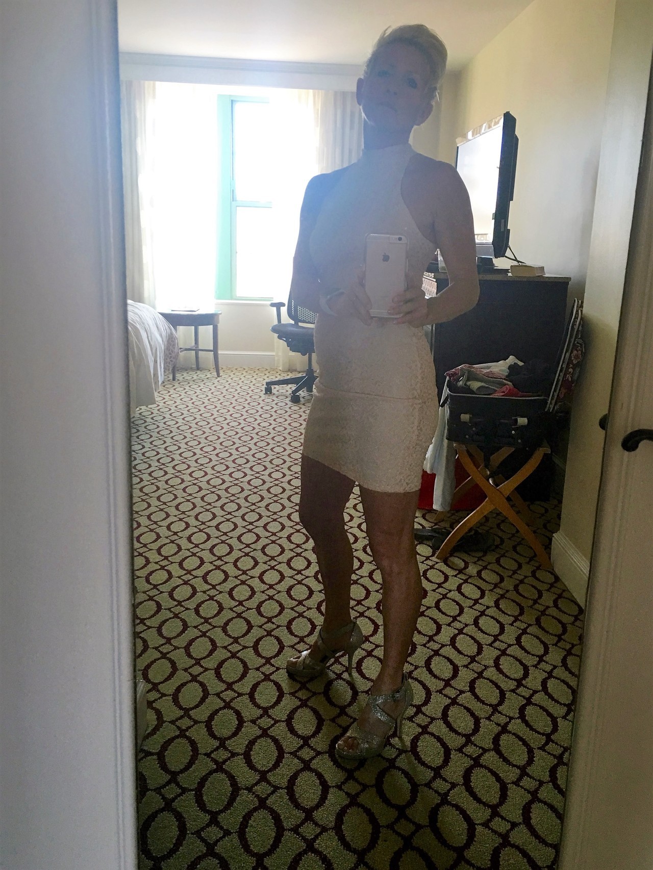 southernfeeling:  Sexy wife, blonde slut. 