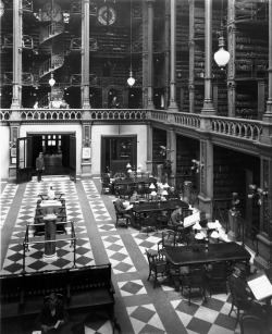 lostsplendor:   Old Cincinnati Public Library, Main Hall c. 1900s-1920s (via Buzzfeed)  