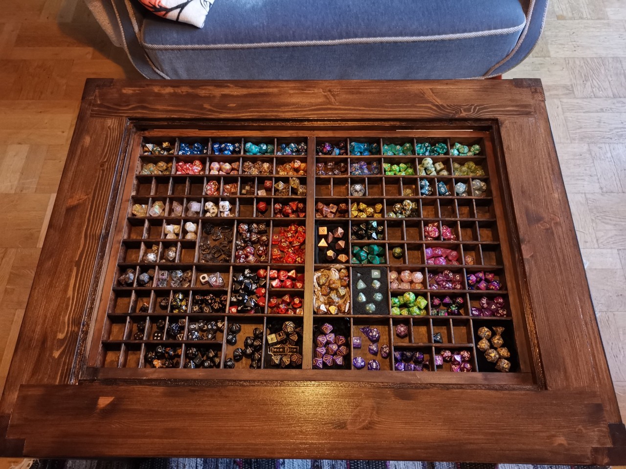 dicecleric:Behold my new custom made coffee table with place for my collection!