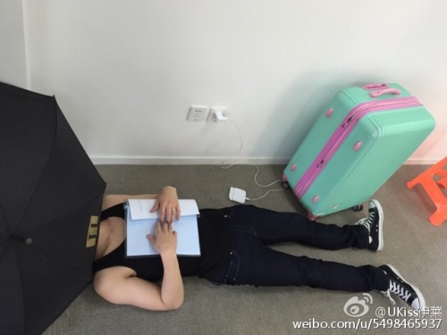 [150616] Eli’s weibo update:明天是我们在上海拍戏的最后一天～ 拍的时候没有太大的感觉 真的要到最后一天的时候 很舍不得 [泪流满面] 大家辛苦了～