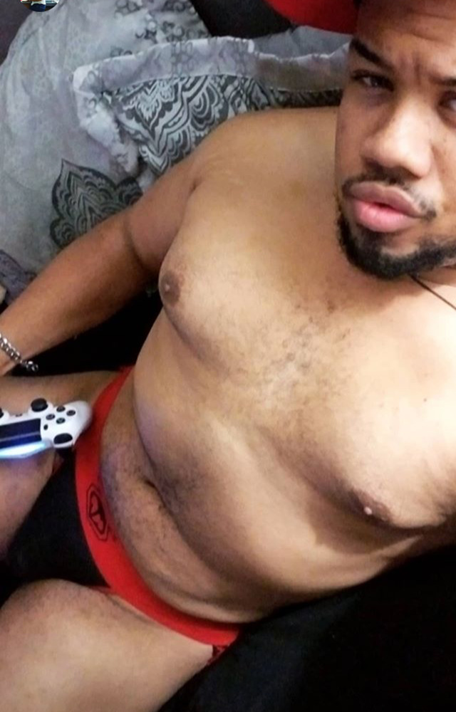 gaymerwitttattitude:  Gaymer Geek Selfies - Now this is my type of Sexy Thick Beefy