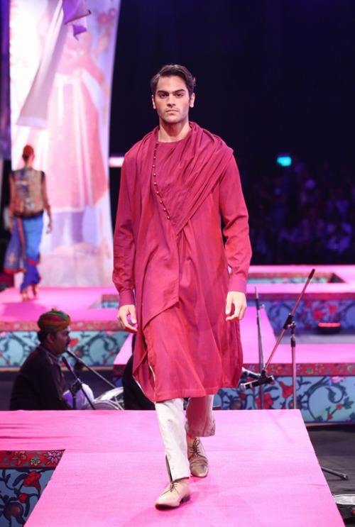 bollywoodishtyle:WIFW SS '15: Highlights of Tarun Tahiliani I: Menswear