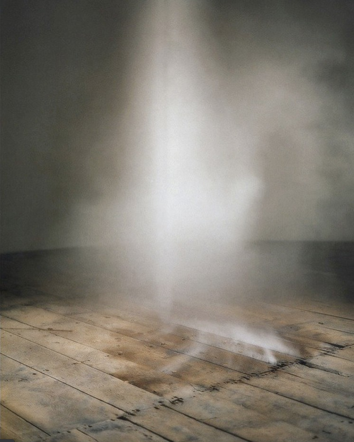 release010:Ascension, Anish Kapoor, 2003
