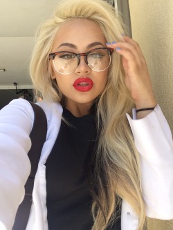 jaylenejoybeligan:  Red lips and lab coat