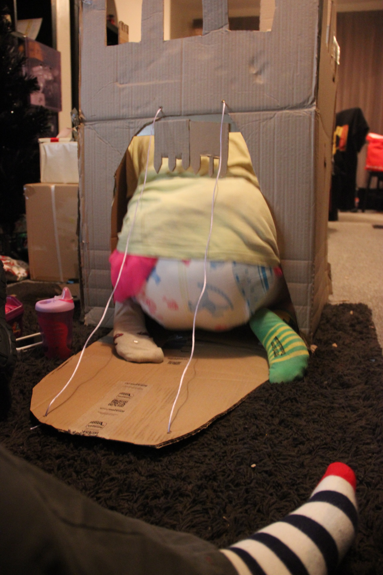 pipthepanda:  akingandhisprince:  abcubs:  At Christmas, little guys often find the
