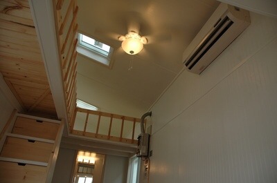 hippielady:  tinyhousedarling:  Shed Roof from Tiny Idahomes   [http://www.tinyidahomes.com/photos.html#]