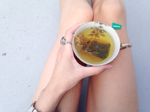 floralwaterwitch:I’ve been waking up super early, so I had a peppermint tea on the porch before work