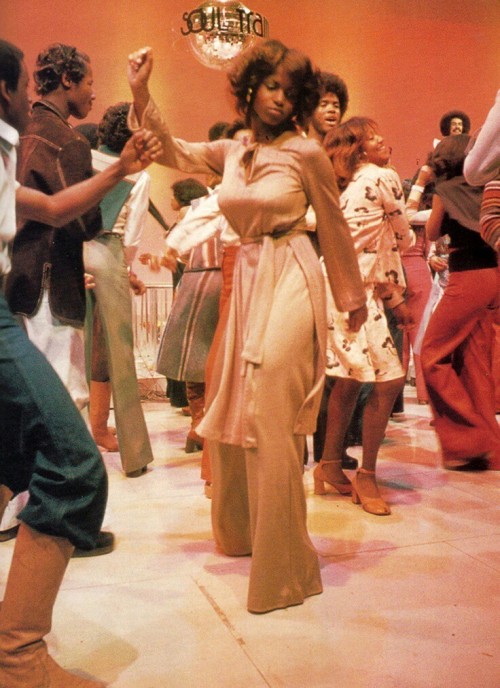 oldschool-vintageretro: Soul Train, 1970s. Good times. 